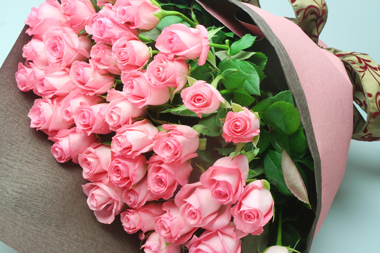 ピンクバラ100本花束 サプライズや誕生日の花束はgift De お花屋さん